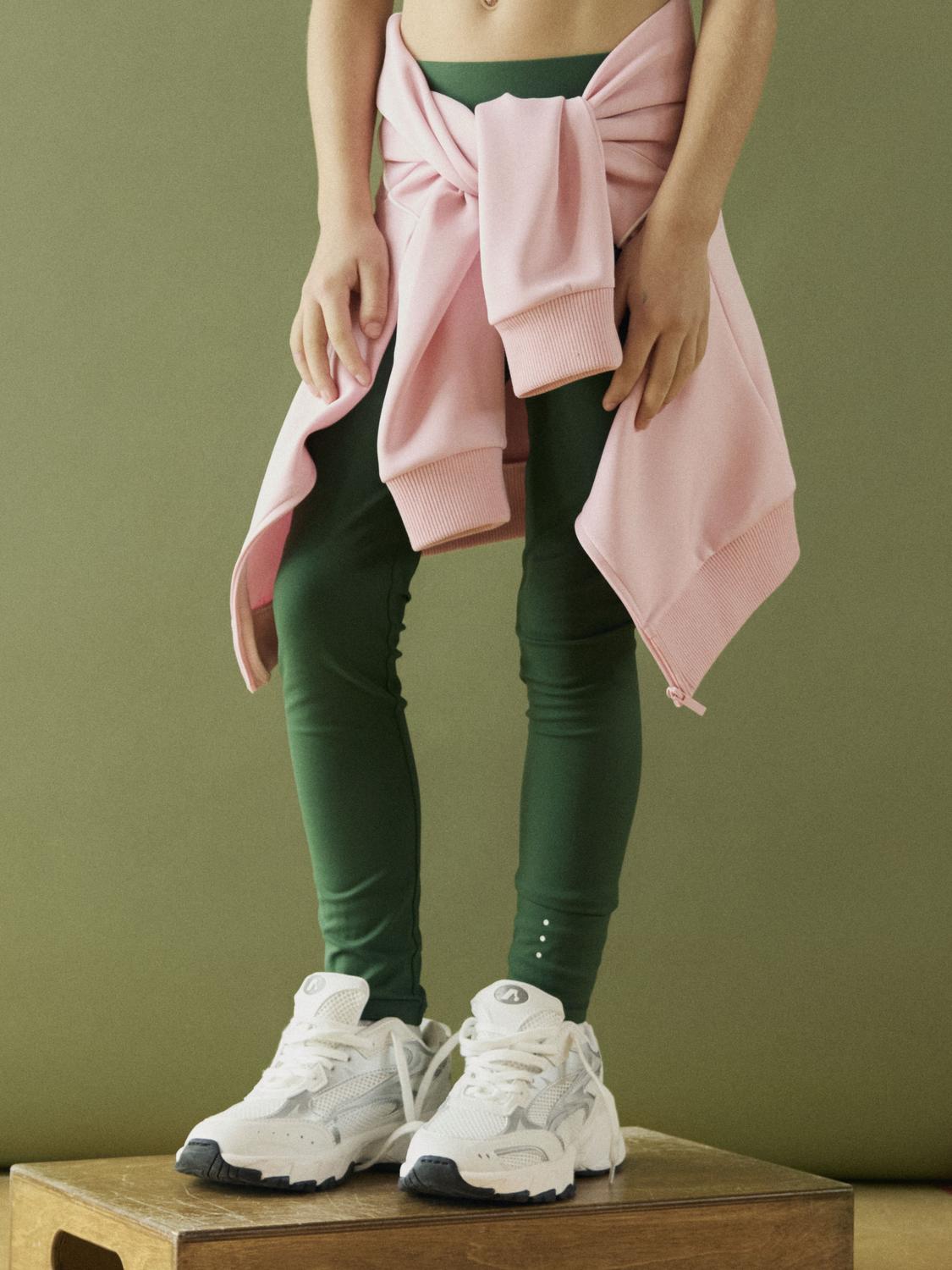 model_shot-creative